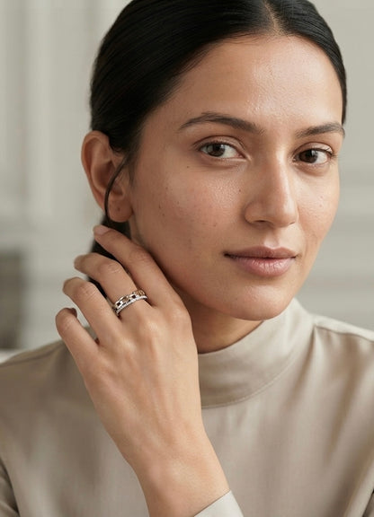 Sparkling Link Band Ring