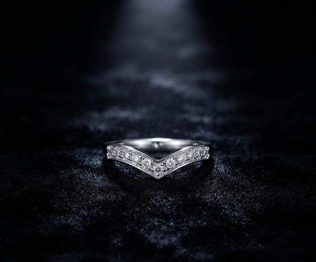 Sparkling Chevron V-Shaped Ring